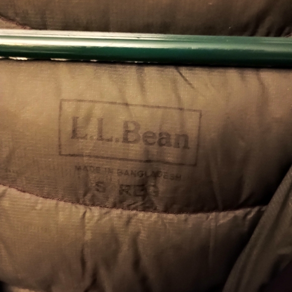 L.L. Bean Women's Puffer Coat - Picture 4 of 4